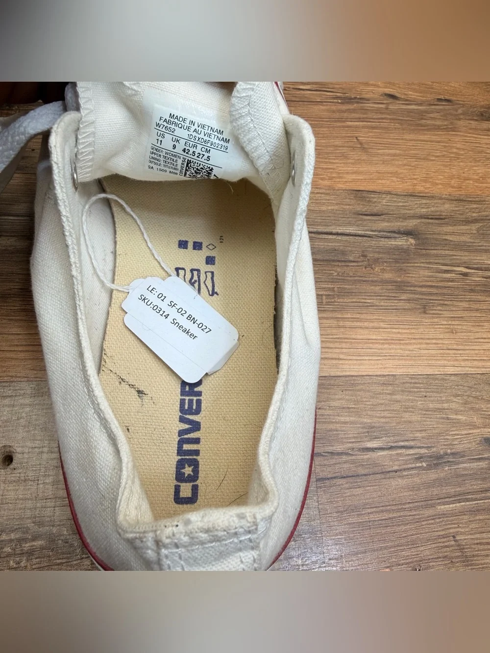 Converse size Women 11 White Low Top Canvas Sneakers with Red Trim - Picture 8 of 8